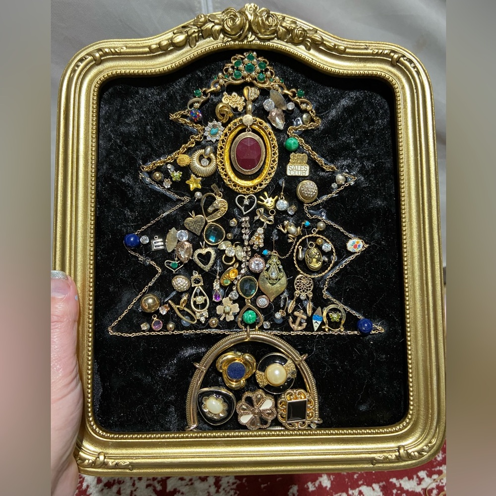 OOAK Handmade Framed Vintage & Modern Costume Jewelry Christmas Tree Mosaic Art. - Picture 3 of 6